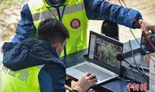 MU5735家属带走泥土